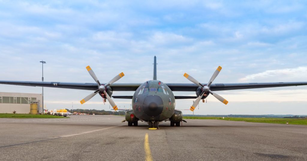 Bundeswehrmaschine auf dem Vorfeld