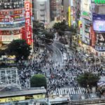 Riesige Kreuzung im Herzen von Tokyo