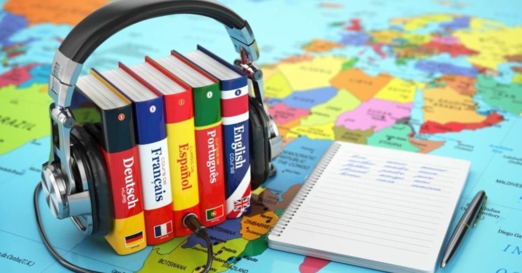 Wörterbücher auf Weltkarte